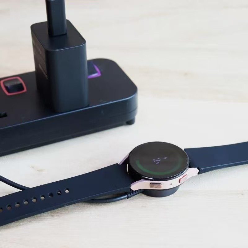 حامل شحن لاسلكي مغناطيسي محمول - مراجعة Wireless Charger Watch وسعره